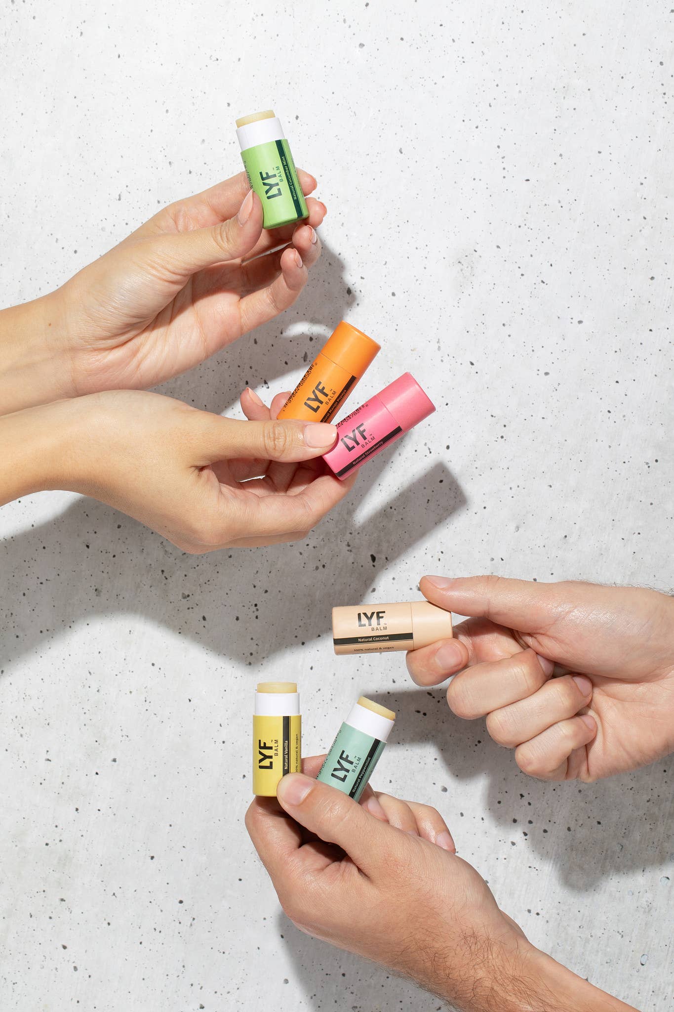 LYF BRANDS - Vendita all'ingrosso Burro di cacao - LYF Balm - Balsamo Labbra Naturale Lux - 24 unità (espositore grigio)5