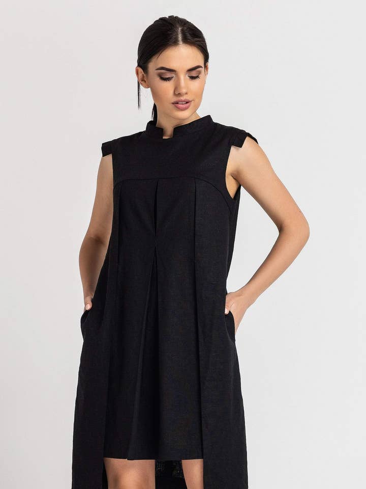 Abito nero in lino a collo alto per la vendita all'ingrosso da parte di TAVROVSKA