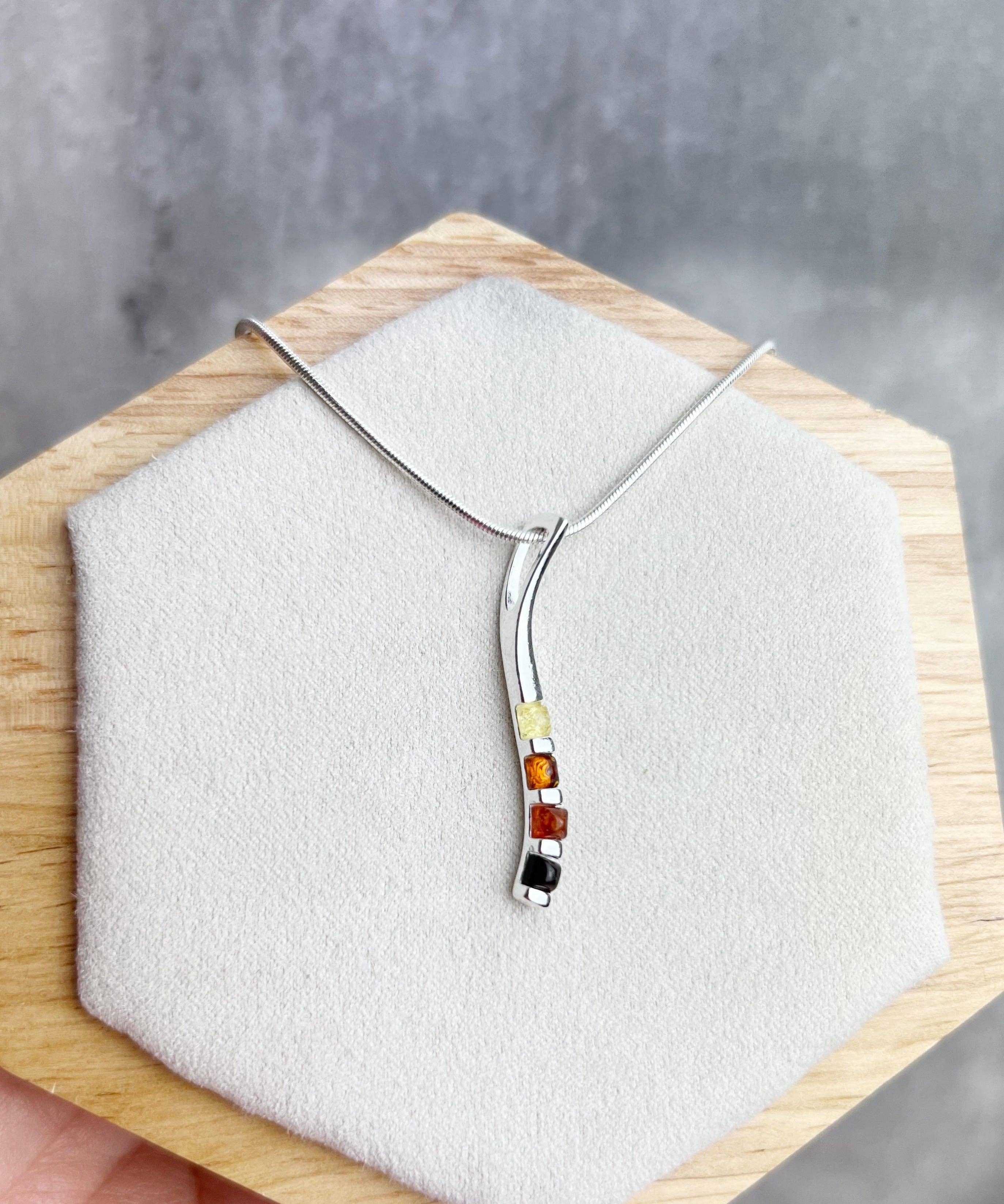 SilverAmber Jewellery - Vendita all'ingrosso Collana con ciondolo/pendaglio - Ciondolo dal design moderno in argento Sterling 925 e ambra baltica - GL202111