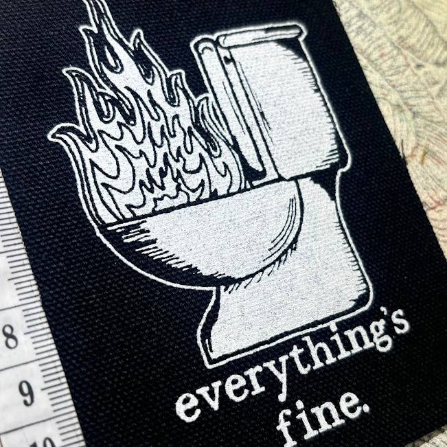 Three Raccoons - Vente Écusson - Tout va bien. Patch d'incendie de toilettes.3