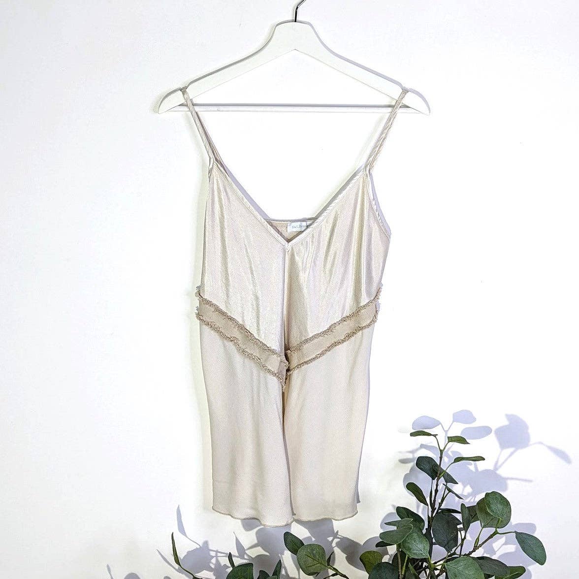 Tempest Designs – wholesale Camisole – Women′s – Strappy cami top with frayed 'V' detail (S-M)1