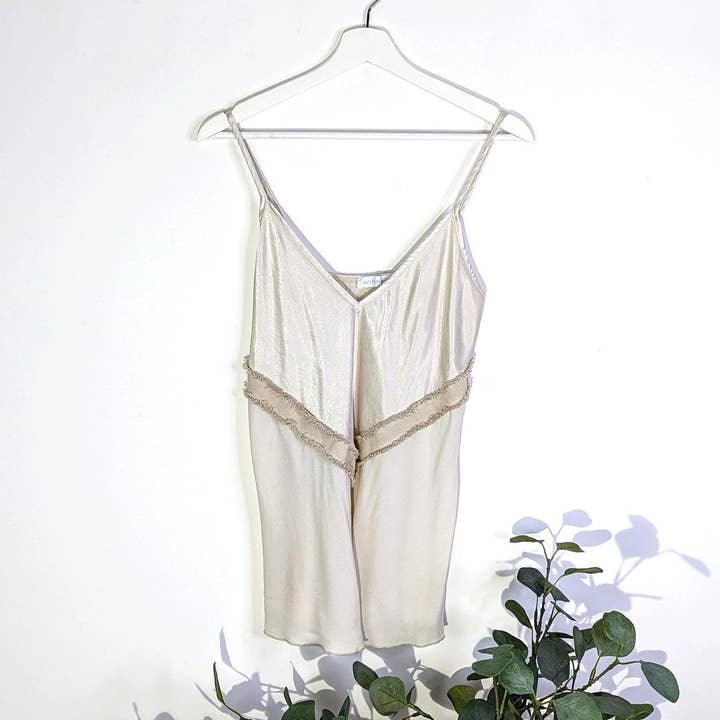 Tempest Designs – wholesale Camisole – Women′s – Strappy cami top with frayed 'V' detail (S-M)1