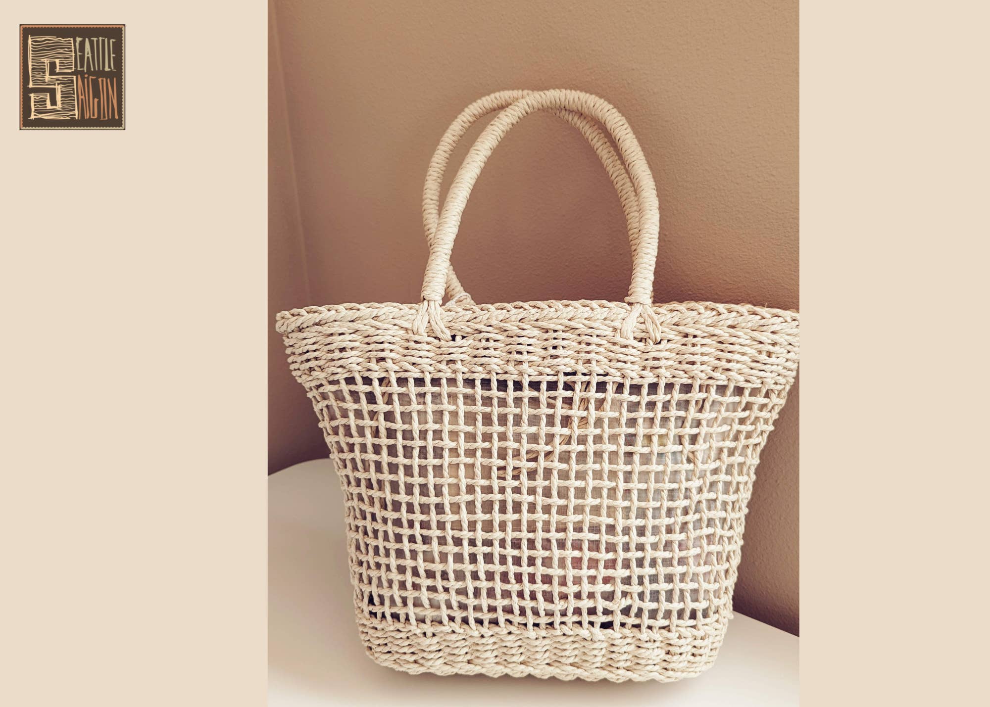 NATURAL WOVEN STRAW HANDBAG IN CREAMY WHITE for wholesale by Seattle and Saigon