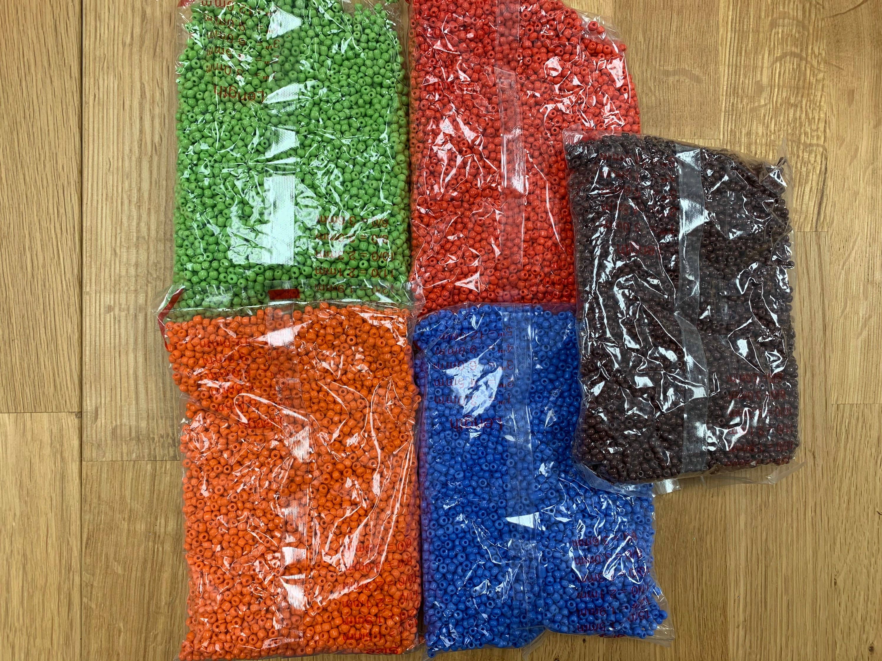 The Bead Bazaar - Vente Perle - Perles de taille, perles de graines, perles de verre rondes de 3 mm, perles de taille rondes, perles de graines en paquets, perles pour porte-masques, perles de graines en vrac9