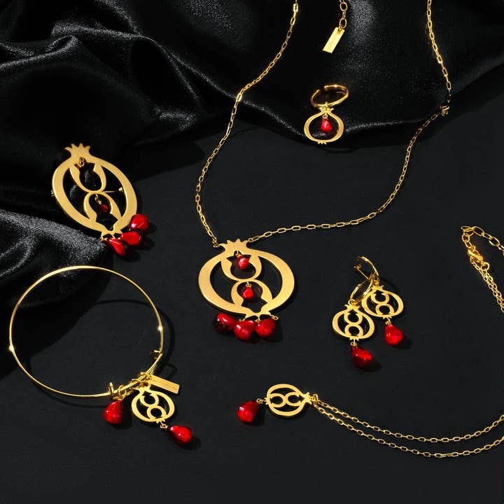 Anet’s Collection - Wholesale Pendant/charm necklace - Pomegranate Gold Plated Necklace3
