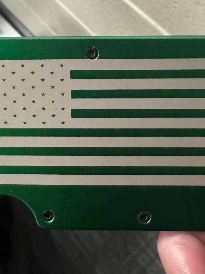 Cartera Delgada Personalizada Grabada | Cartera Grabada | Bandera Americana | Regalo para el Padrino de Boda | Personalizado | Cartera de Tarjetas | Pared de Metal para venta al por mayor de Redneckbougie Co