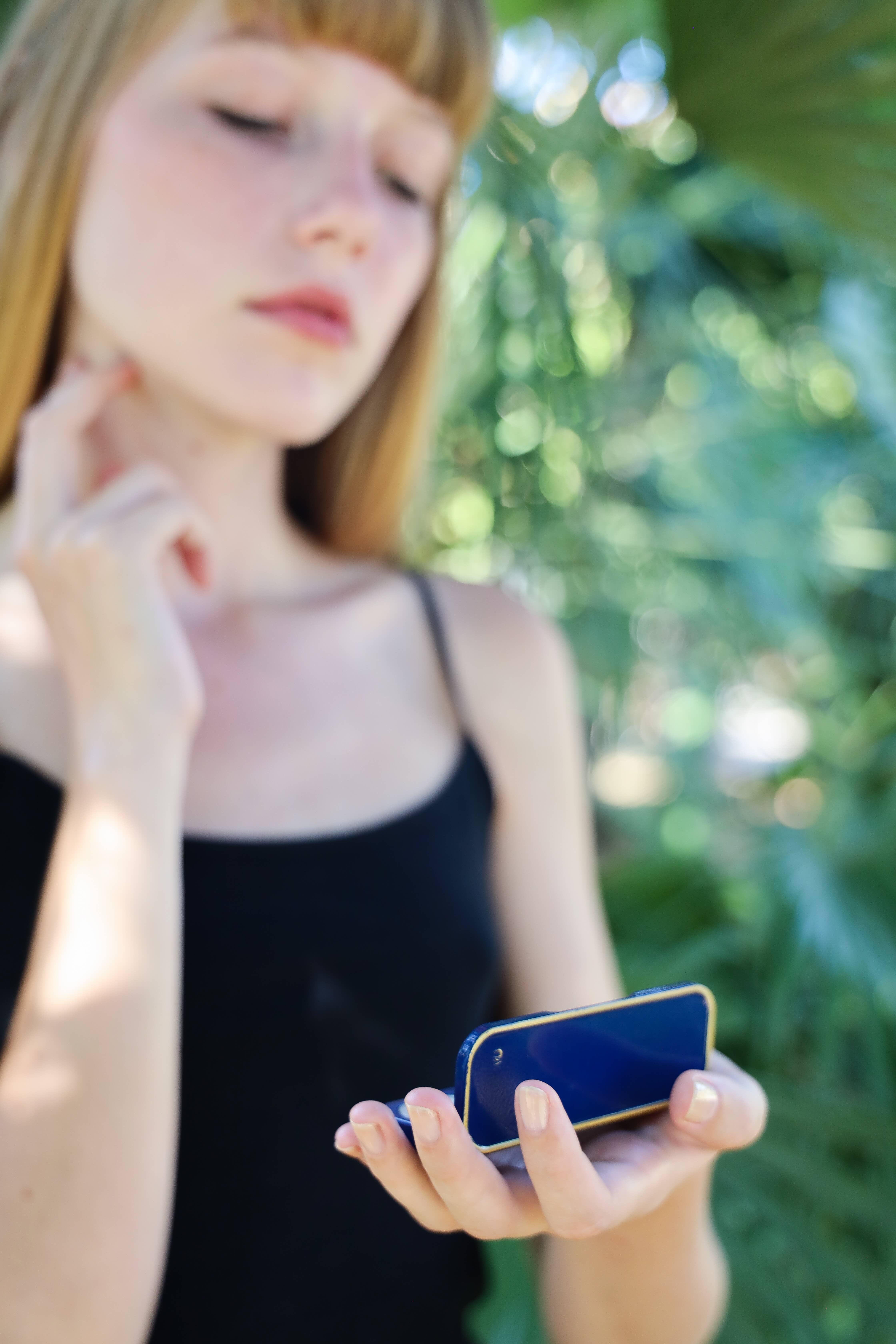 ēma fragrance – wholesale Perfume gift set – Solid Perfume Set: Refillable Compact + 3 Fragrance Notes4