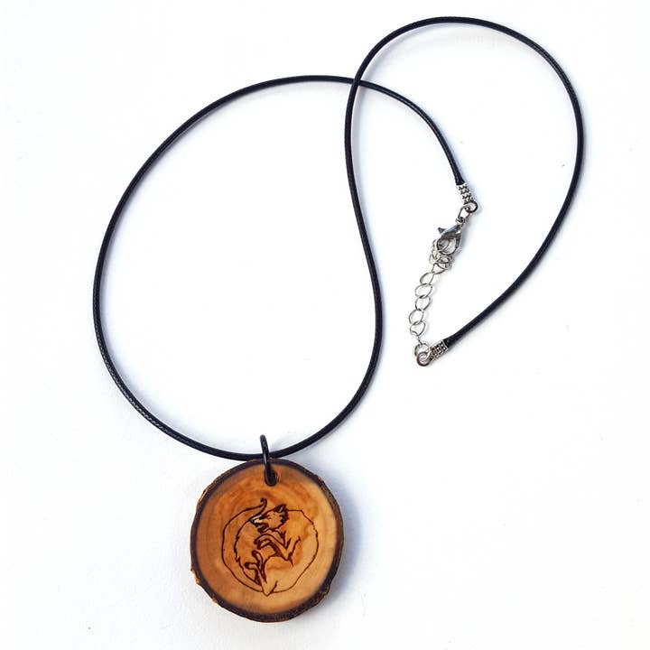 Lyoncraft – Colar pingente/pendente por atacado – Colar de pingente de madeira de lobo pulando, fatia de árvore natural3