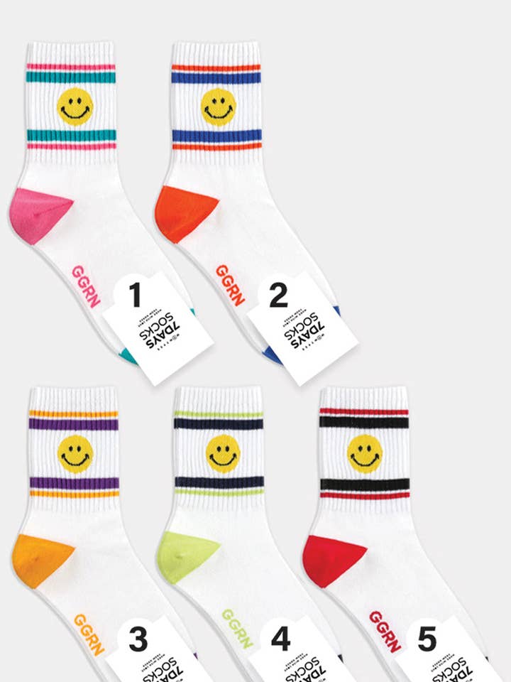 Women's Crew Vivid Smile Checkerboard Socks for wholesale by 7DAYSSOCKS