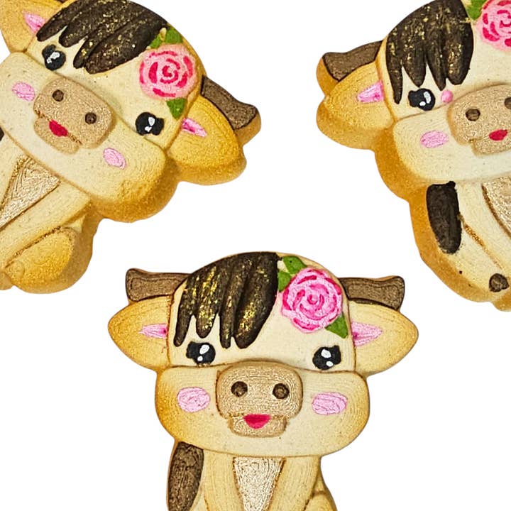 Daisy Moo – Adorable Highland Cow Bath Bomb for wholesale by Indulgence Bath Bakery