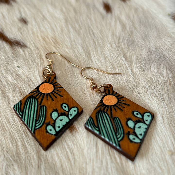 Montana Jewelry & Gifts – wholesale Hängande örhängen – Kaktustema målat på träörhängen