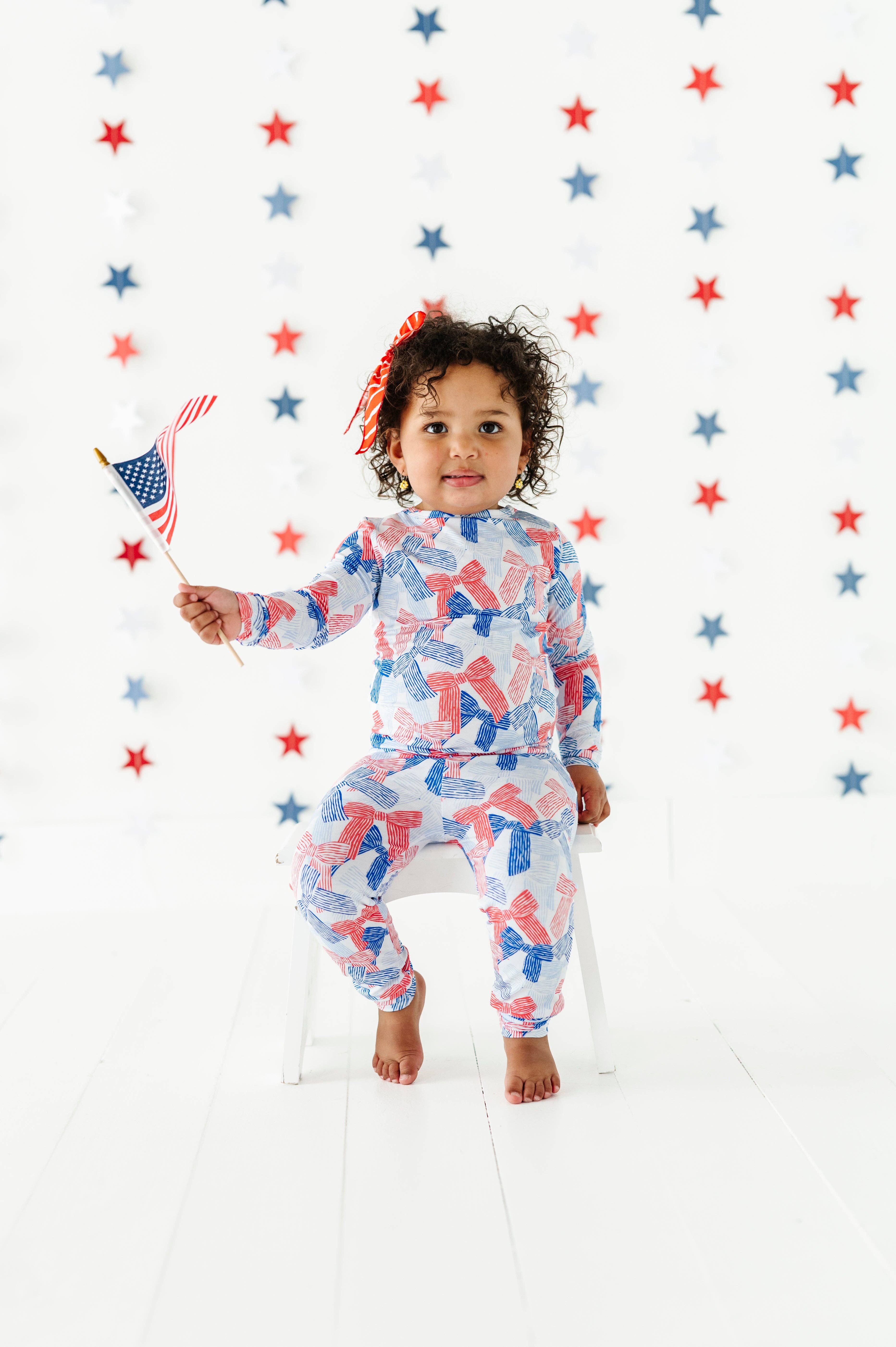 Little Pajama Co. - Wholesale Pyjamaset - Kinderen - Rood-wit-blauwe strik, tweedelige lange set