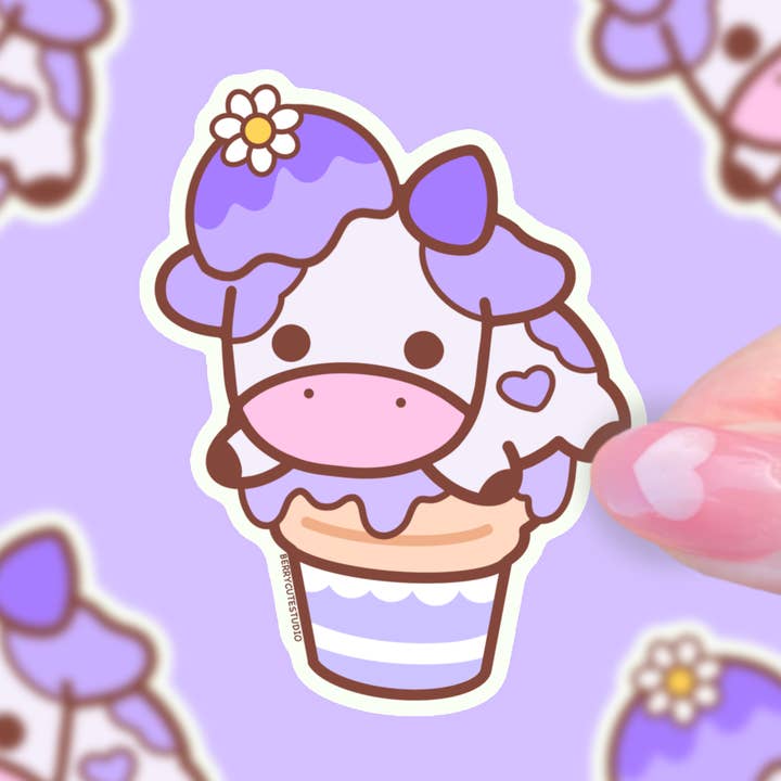 Autocollant en vinyle résistant aux intempéries - Crème glacée à l'ube vache pour la vente par BerryCuteStudio