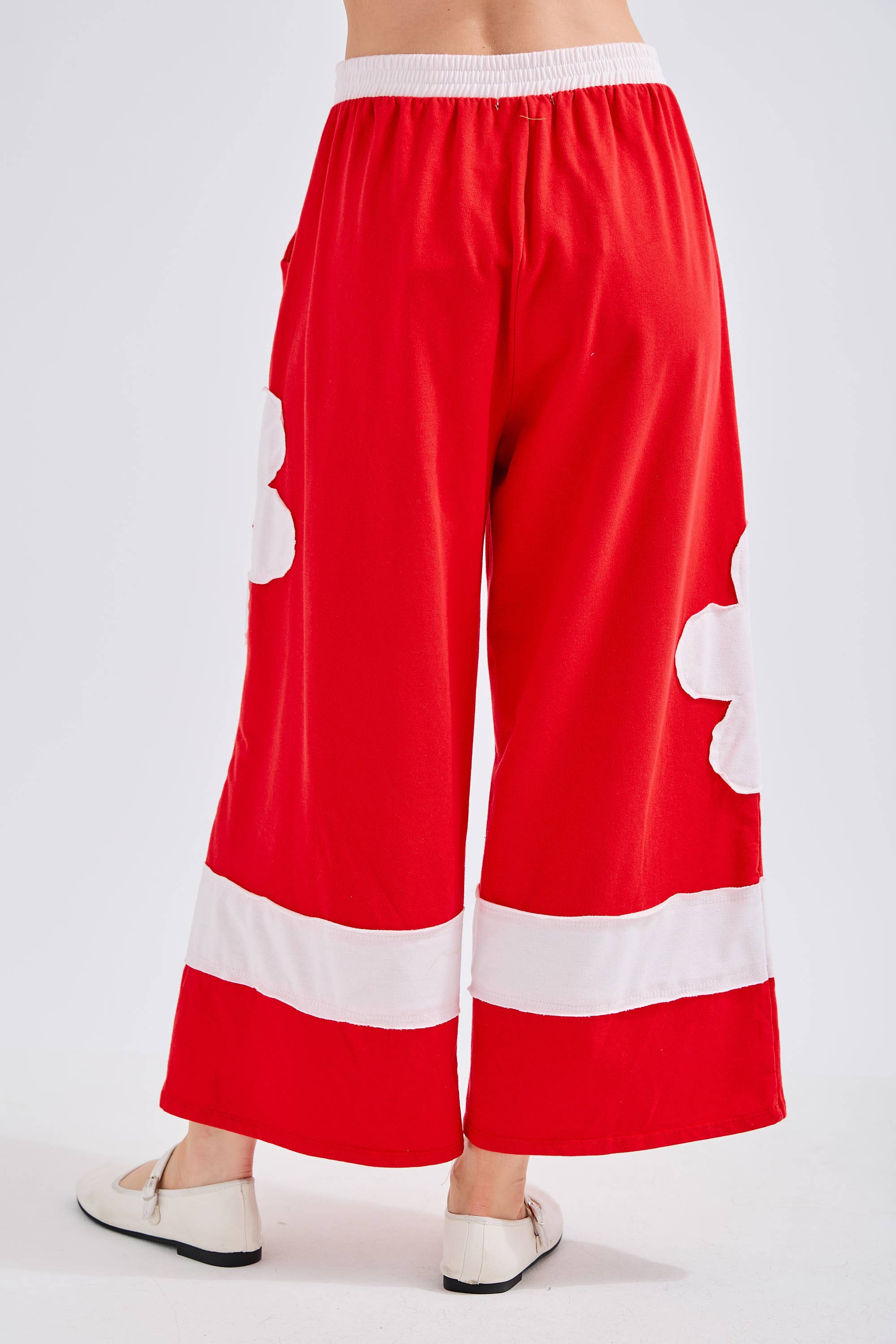 J.Her – Calças - Mulher por atacado – Calças de Perna Larga com Lavagem Mineral e Remendos de Flores HP63346