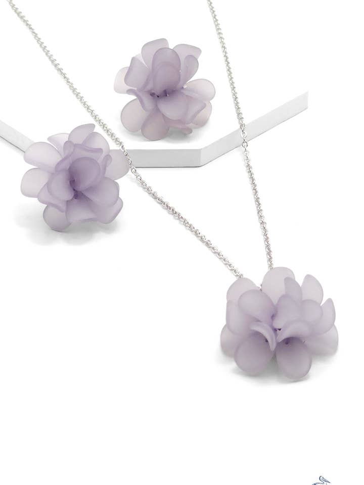 Flora Fluff - Ensemble de Colliers Violets pour la vente par Sunset Marsh LLC
