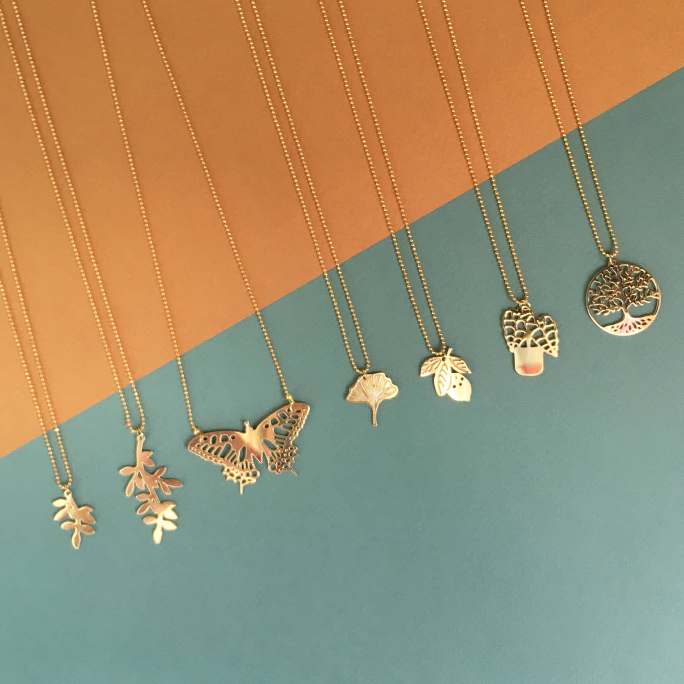 All Things We Like - Venta al por mayor Collares con colgantes/abalorios - Collar dorado Alocasia Polly1