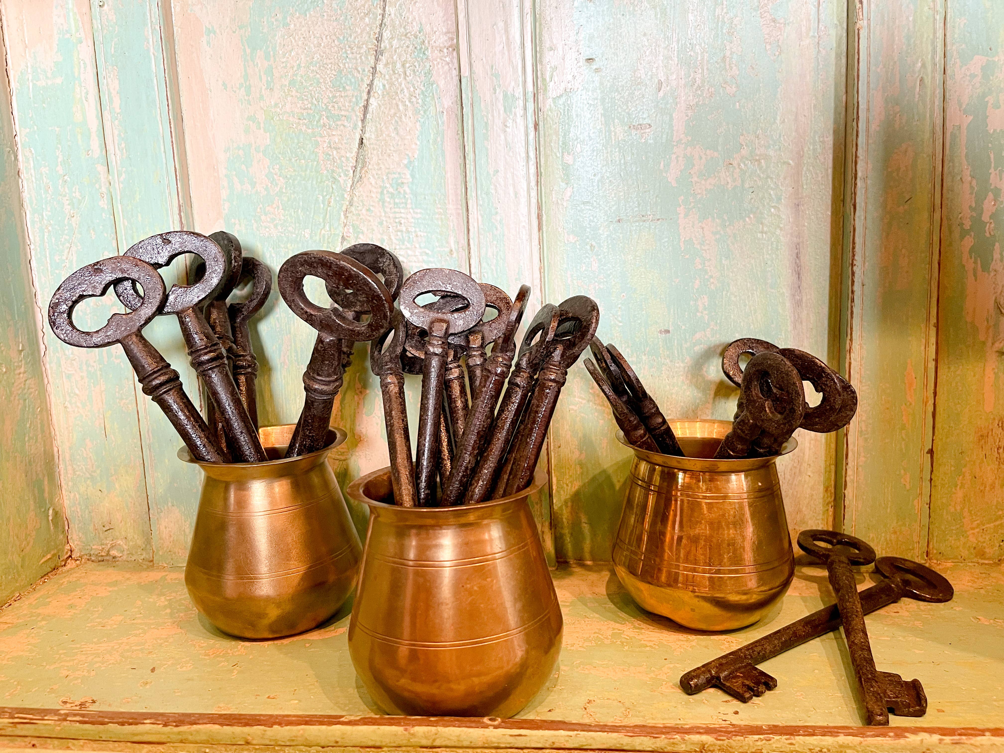 Asia West - Venta al por mayor Artículo decorativo de mesa -  Llaves Skelton de hierro fundido (juego de 3)1