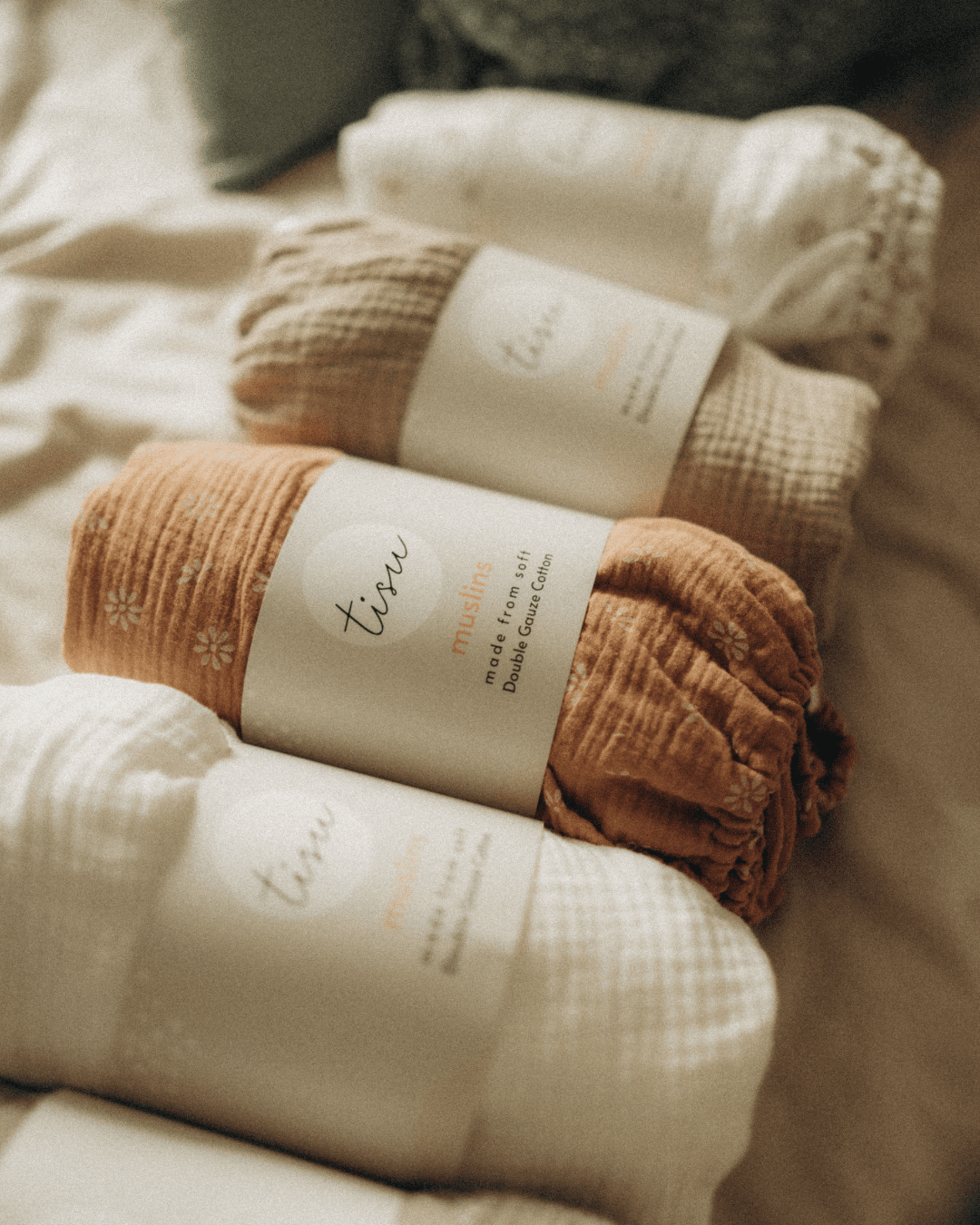 TISU - Wholesale Cot/Crib Sheets - TISU crib sheet, Beige Daisy2