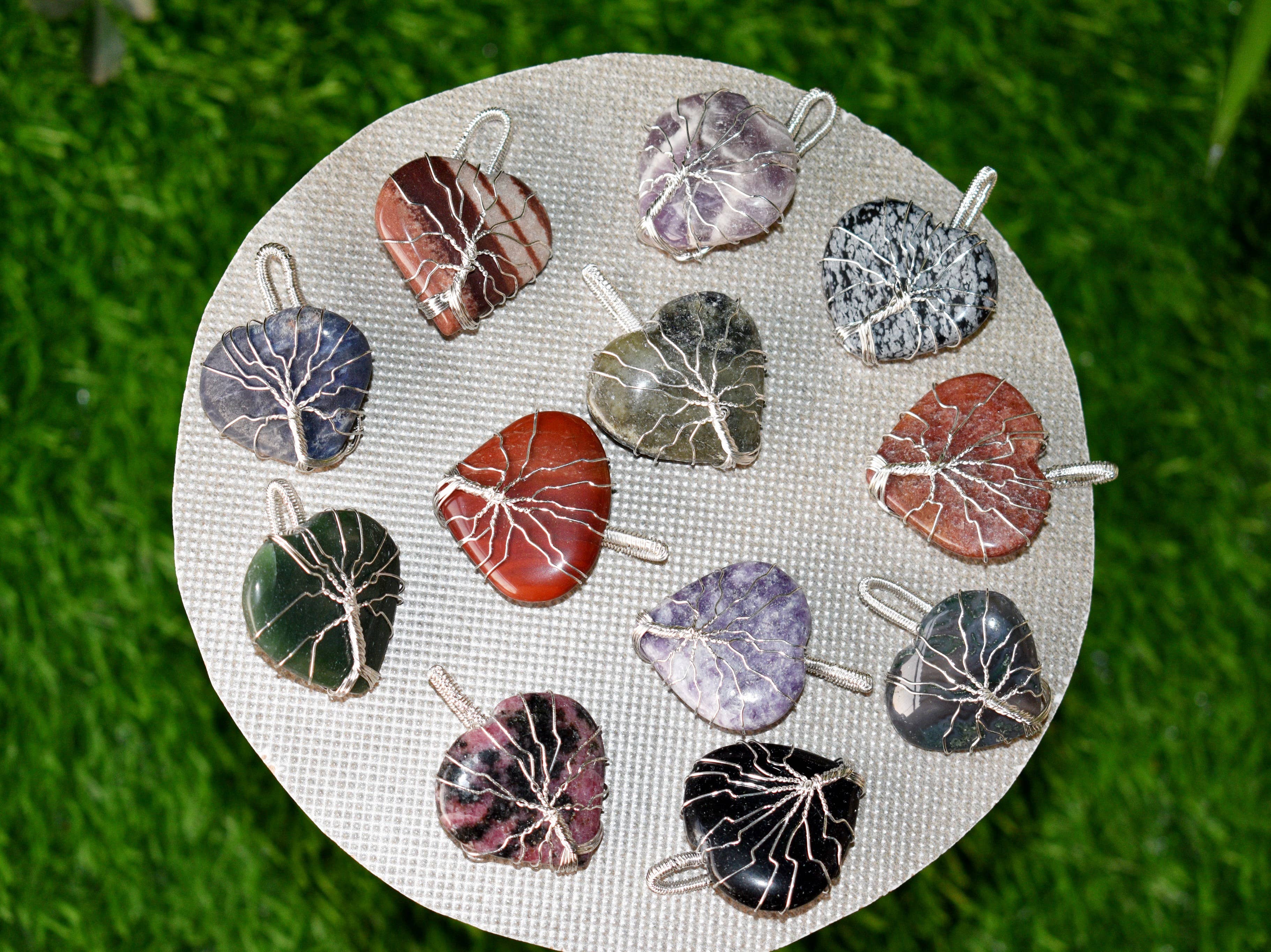 Soothing Crystals - Vendita all'ingrosso Collana con ciondolo/pendaglio - Ciondolo in cristallo a forma di cuore in argento avvolto in filo d'argento14