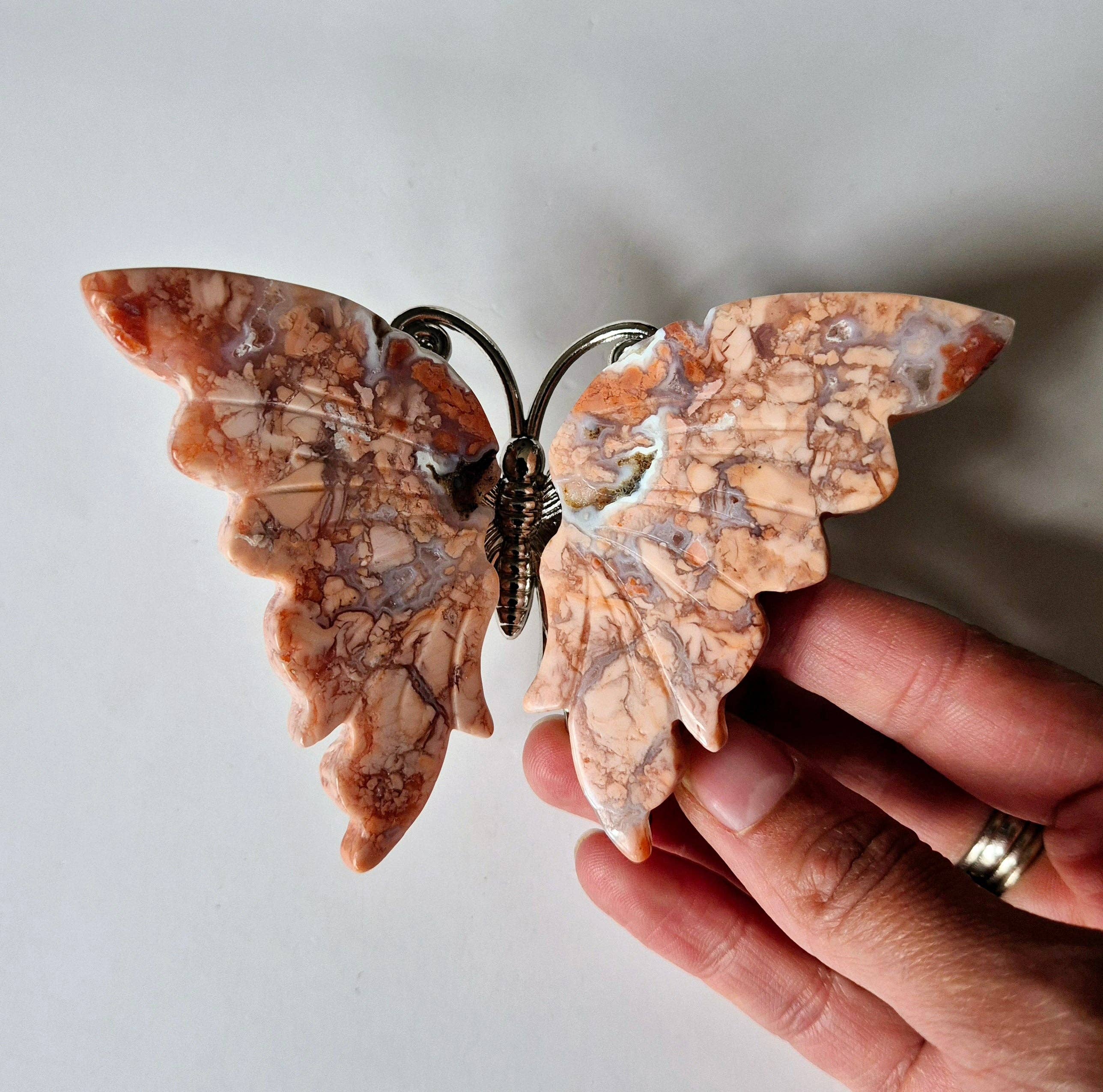 Moonlight Gemstones - Wholesale Spiritual Stone/Crystal - Petal Agate Agate Butterfly Crystal Carving Gemstone butterfly with metal body 10cm1