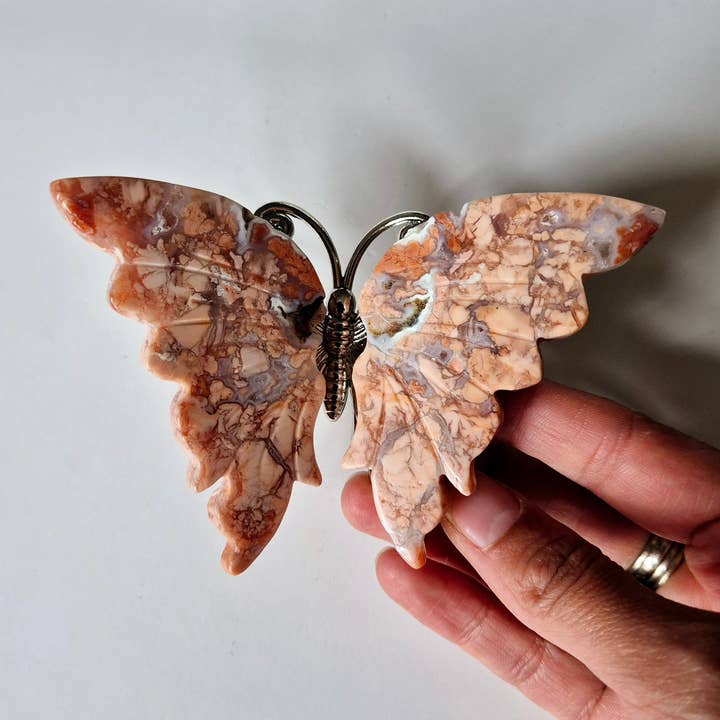 Moonlight Gemstones - Wholesale Spiritual Stone/Crystal - Petal Agate Agate Butterfly Crystal Carving Gemstone butterfly with metal body 10cm1