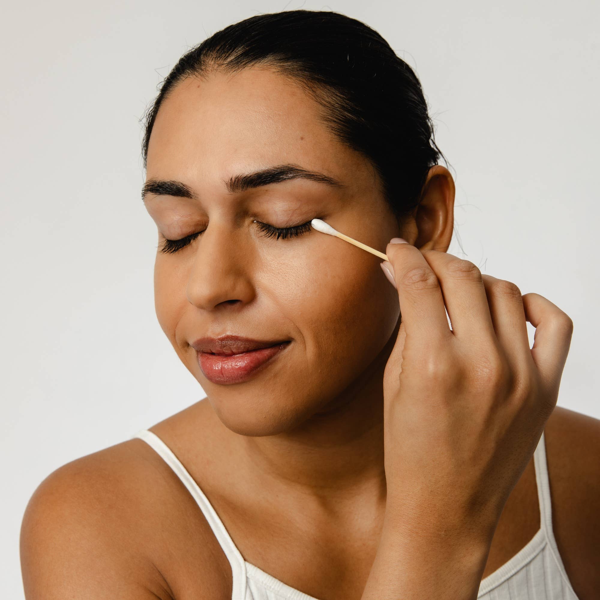 UpCircle Beauty Europe - Wholesale Cotton Swab/Q-Tip - Organic, Plastic Free - Cotton + Bamboo Buds (200 pcs) Accessory Gift1