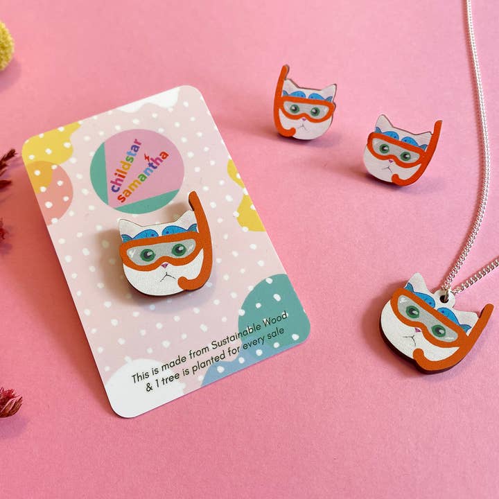Childstar Samantha - Wholesale Lapel Pin/Button - White Cat Wearing Mask Eco Wooden Pin Badge - Snorkel Kitty1