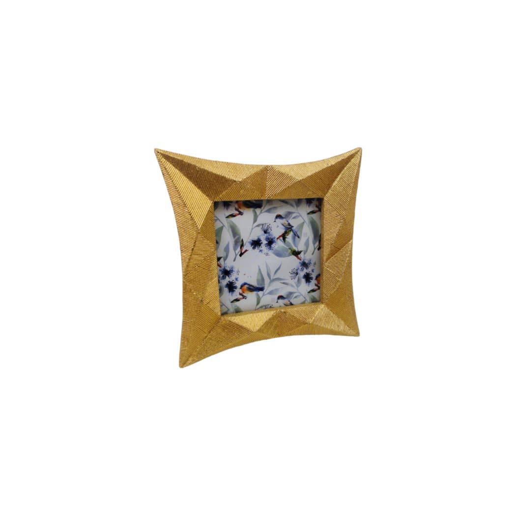 Concepts In Time - Vente Cadres photos - Cadre photo en résine dorée nervurée et inclinée Concepts Stylish