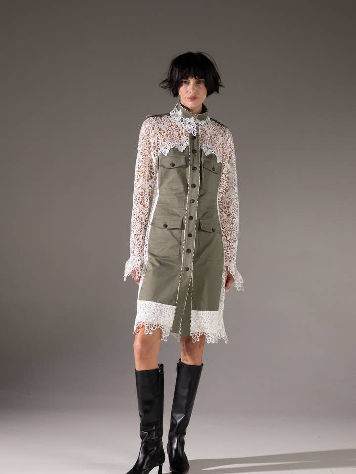 Robe vert militaire et dentelle pour la vente par simona bonacci