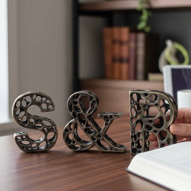 Personlige antikke bogstaver | skræddersyet metal alfabet borddekoration i guld, sølv eller antik | sæt af 3, 4 eller 5 for engroshandel hos The Tangerine Store