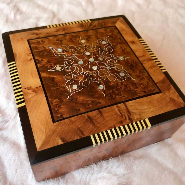 AtlasPerles - Vente Boîte/rangement à bijoux - Boîte à bijoux en bois de luxe marocain sans clé, gravée, incrustée de nacre, souvenir d'anniversaire, de mariage, boîte décorative en thuya.