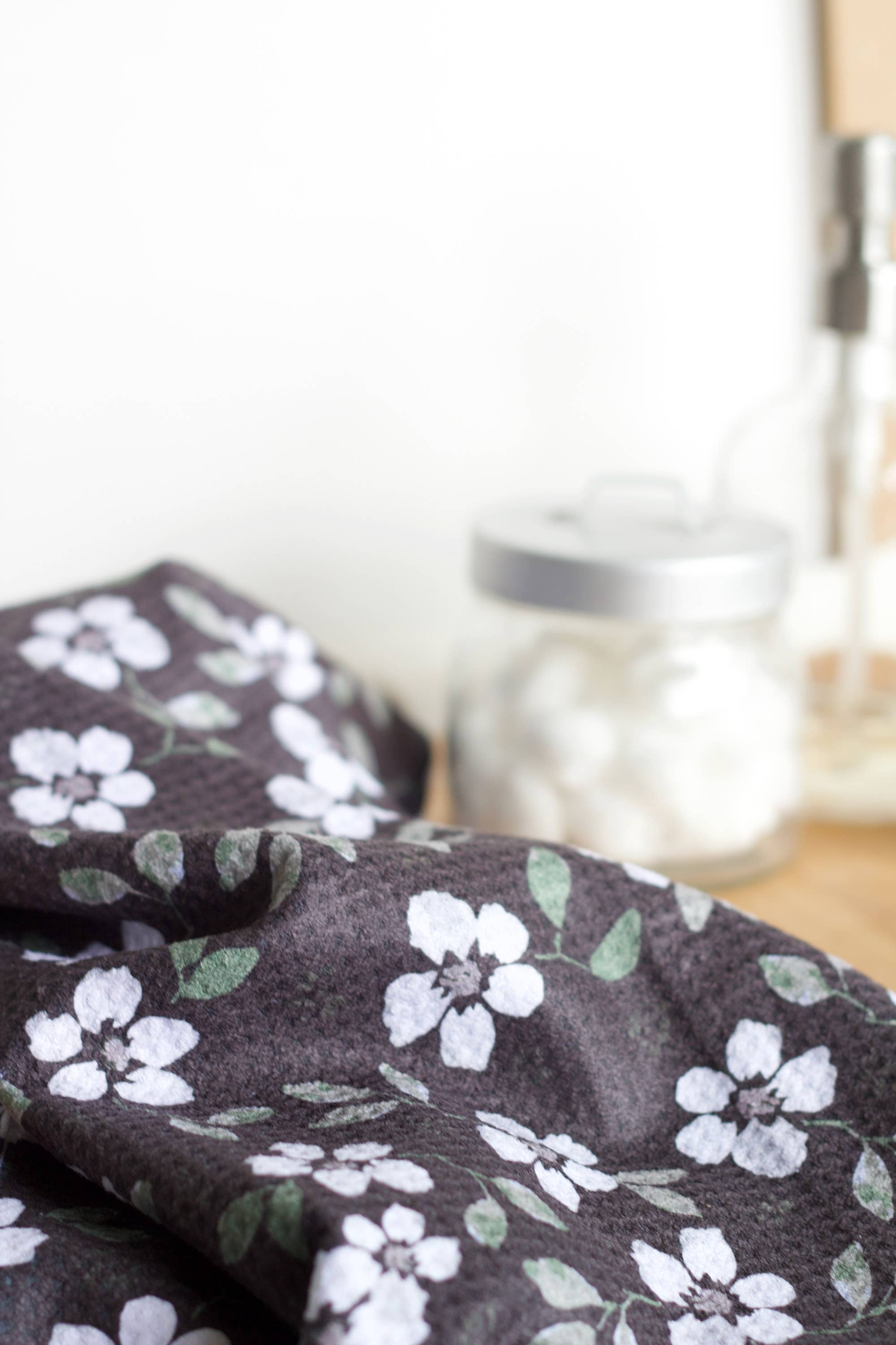 Lisee Ree Designs - Wholesale Tea Towel - Lovely Blooms Microfiber Tea Towel5