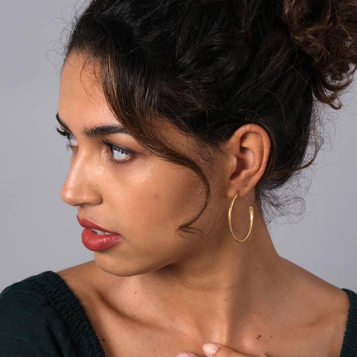 Plated Essentials Ohrringe, groß, goldfarben für den Großhandel von Just Trade UK