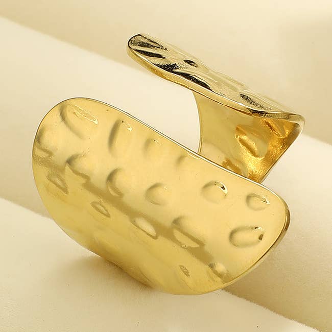 Stainless steel hammered effect ring - BG310165 for wholesale by Kapyco