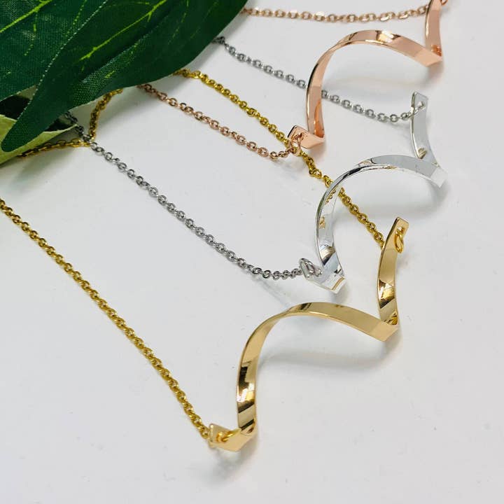 Little Happies Co - Wholesale Pendant/Charm Necklace - Gift for older sister, Big sister gifts, Big sis necklace, Unique birthday gifts for sister, Gift for sister, Gift ideas for sister birthday3