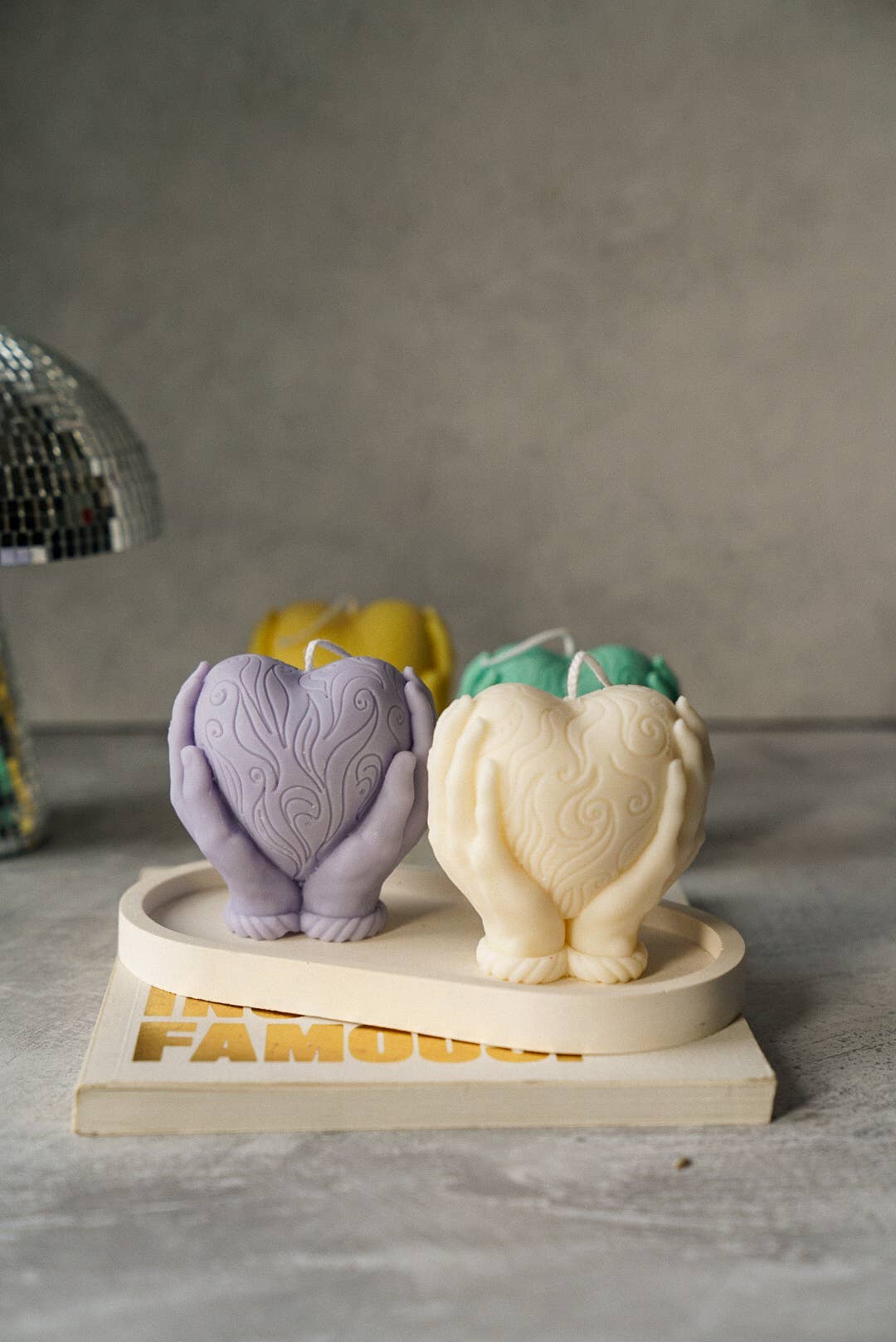 Gokican – wholesale Prydnadsljus – Hands Holding Heart Candle Mors dag Sojavax Heminredning6