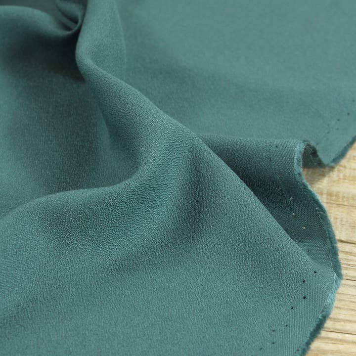 Eglantine et Zoé – Großhandel Stoff – Grüner Eukalyptus Viskose-Crêpe Stoff