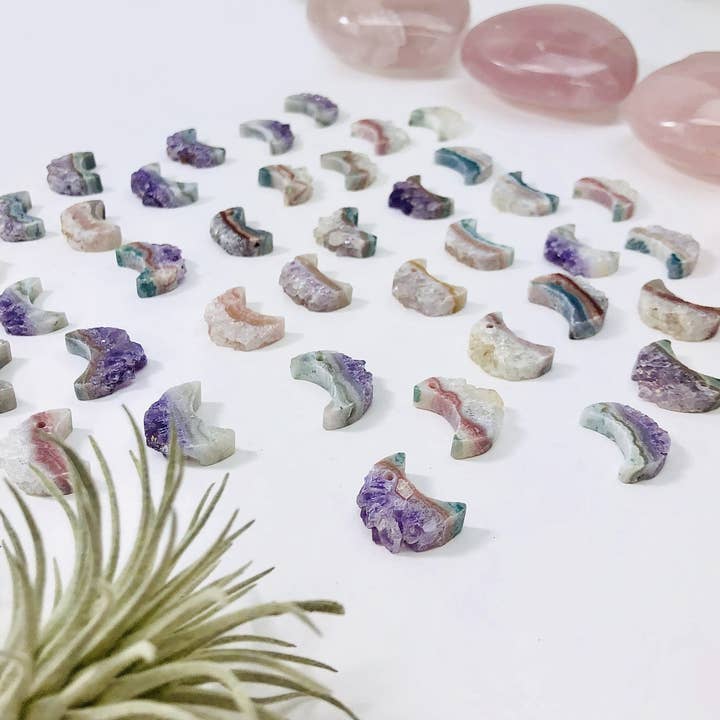Rock Paradise – wholesale Spiritual stone/crystal – Crystal Drilled Amethyst Moon Crescent Spiritual Stone 20mm2