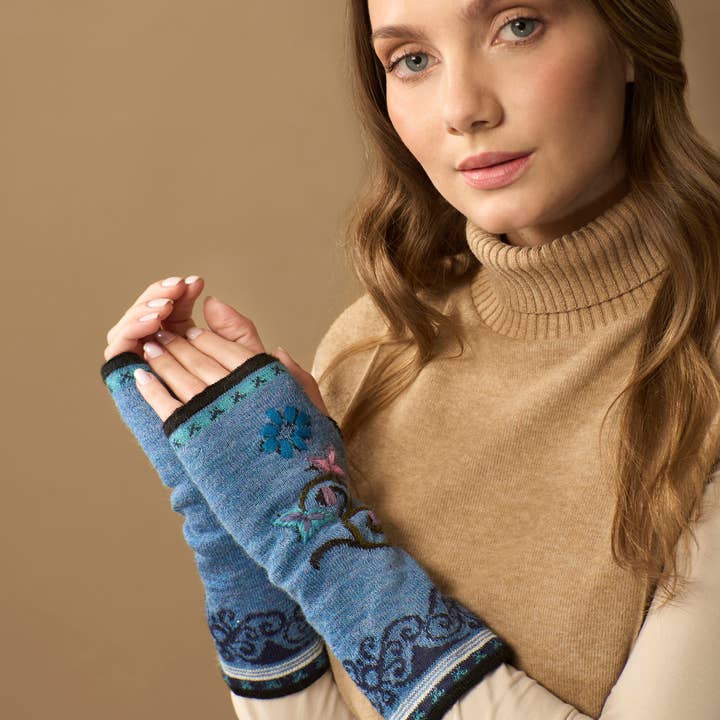 WUAMAN - Alpaca - Wholesale Gloves - Women's - Sofia Alpaca Wrist Warmers | Embroidery | Reversible | Fall