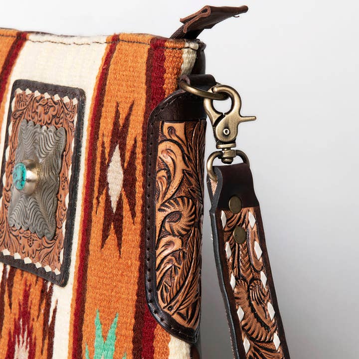 LS Western - Wholesale Crossbody bag – Women's - LC-ADBGA267 American Darling Crossbody Bag Hand Tooled Leather & Saddle Blanket12