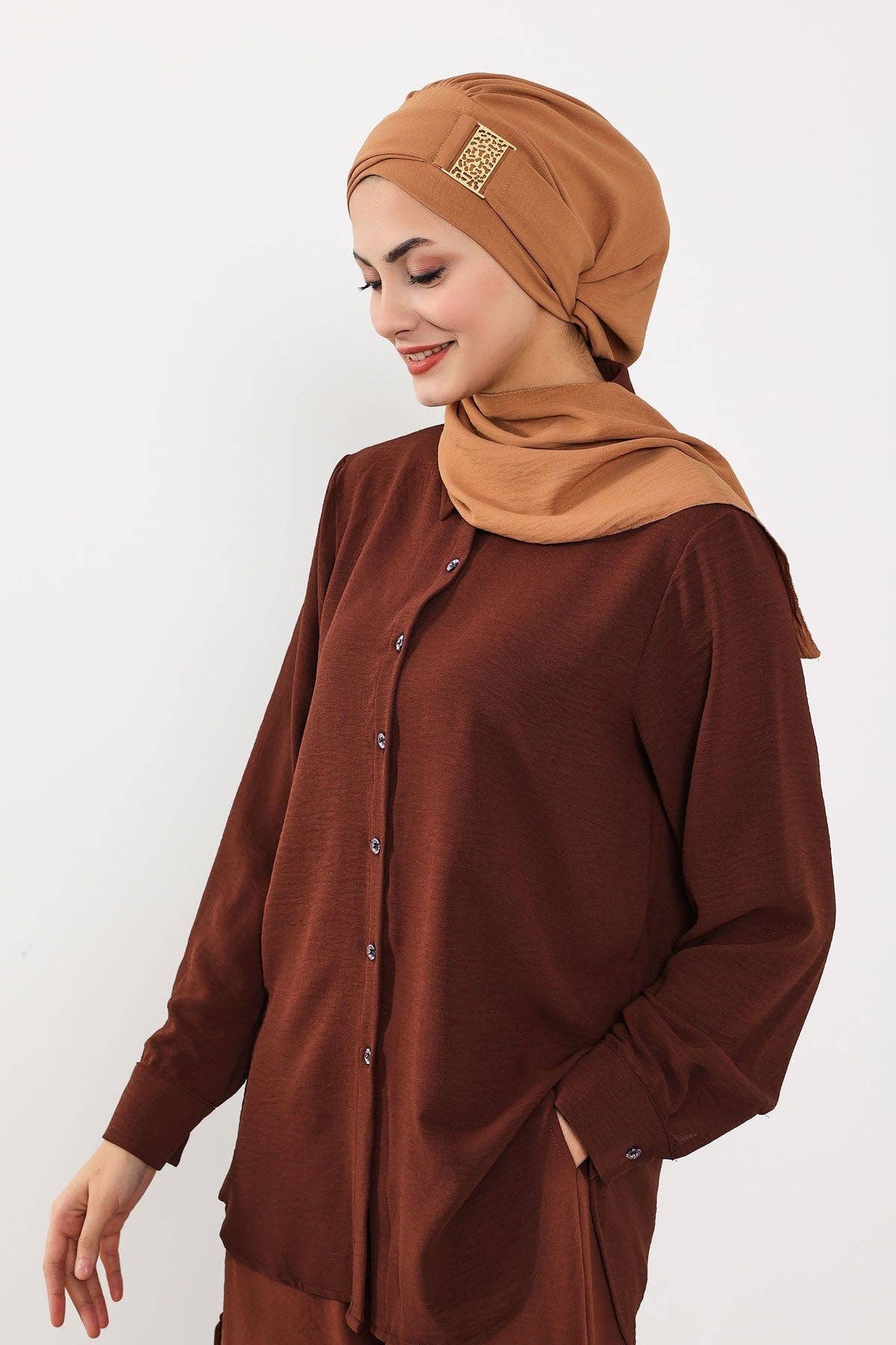 Aisha's Design – wholesale Hijab – Women’s – Modest Fashion Instant Aerobin Turban with Leopard Pattern Accessory, Pre-Tied Aerobin Hijab with Chic Metal Accessory,HT-11A57