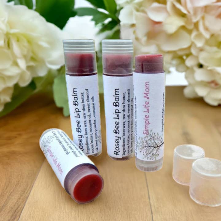 Simple Life Mom - Vendita all'ingrosso Burro di cacao - ROSEY BEE BALSAMO LABBRA - balsamo labbra naturale, colorato di rosso con olio essenziale di menta piperita, idratante colorato per labbra rosse, tinta per labbra4