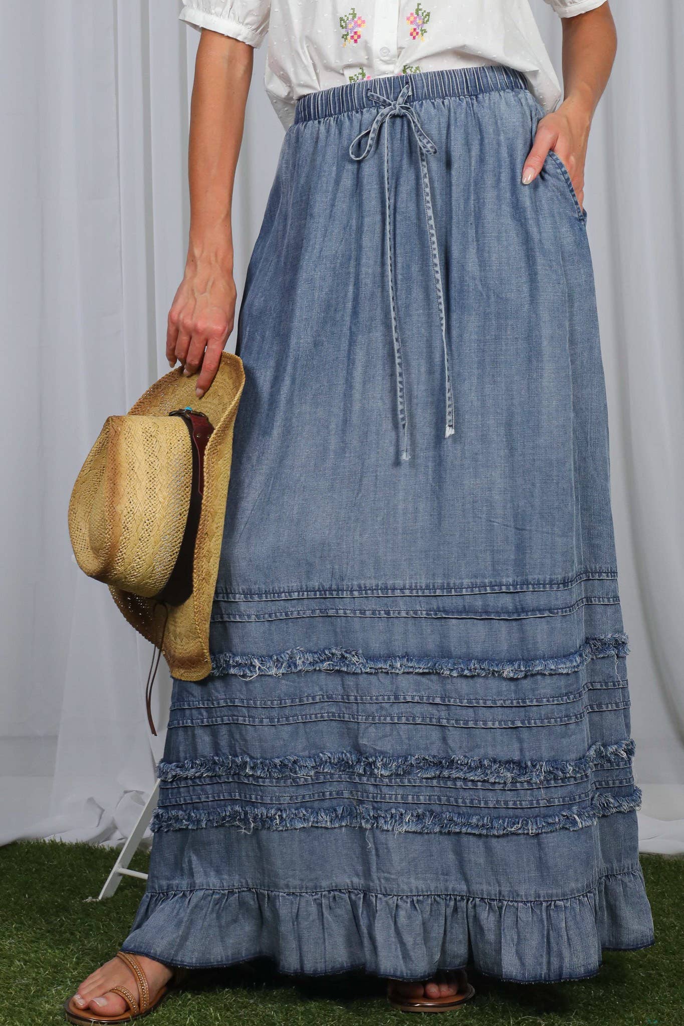 Vine & Love - Wholesale Skirt - Women's - Ruffle Frayed Hem Chambray Casual Western Maxi Skirt VS831510