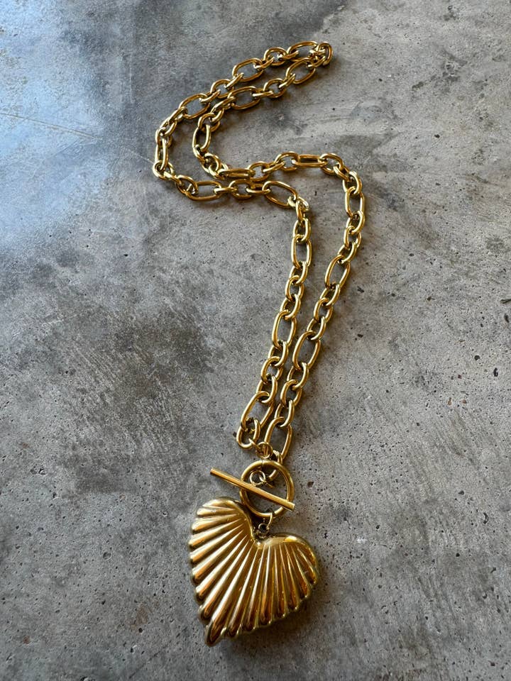 PRÉCOMMANDE - COLLIER COQUILLE CŒUR pour la vente par BLAKELEY