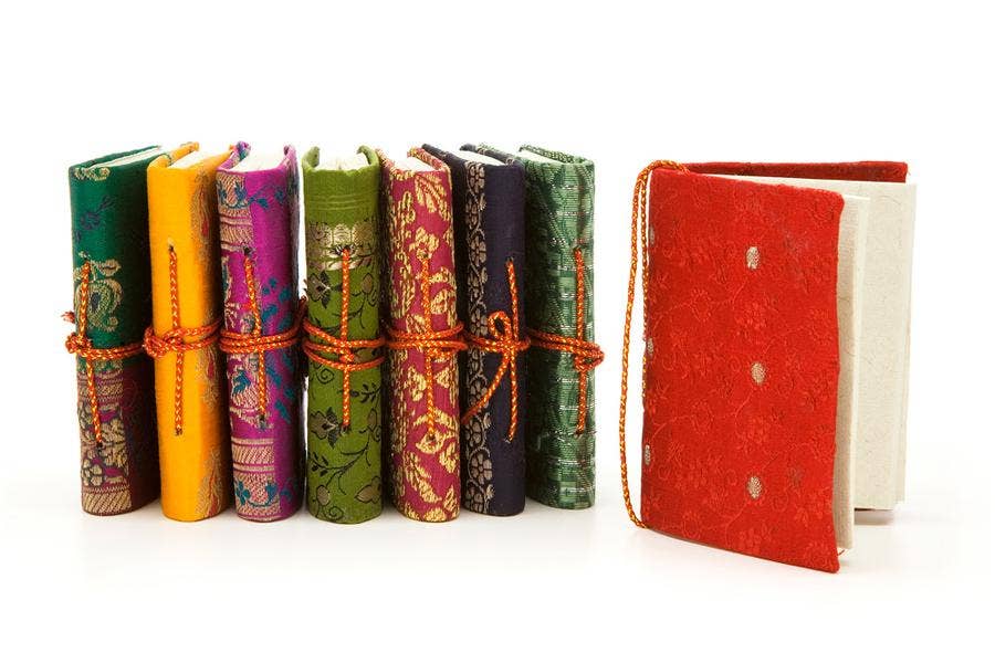 Indika – Caderno por atacado – Caderneta Pequena com Capa de Tecido Brocado com Zari1