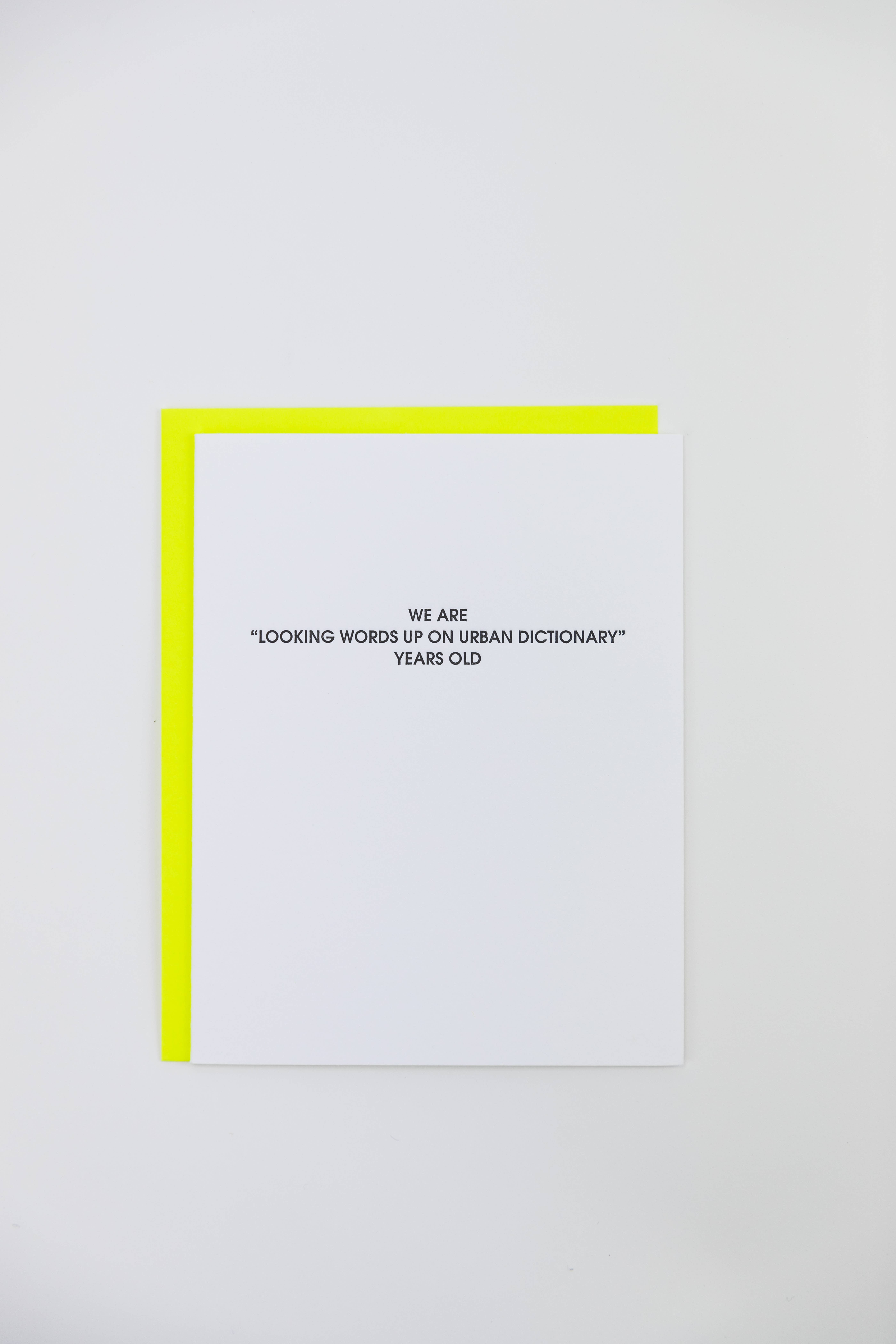 Chez Gagné – Engroshandel Fødselsdagskort – At slå ord op på Urban Dictionary år gammel - Sjovt fødselsdagskort5