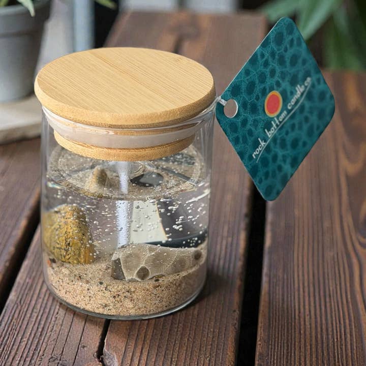 Kaffee Felsen Petoskey Stein Eingebettete Gelwachs Kerze - 4oz für den Großhandel von Rock Bottom Candle Company