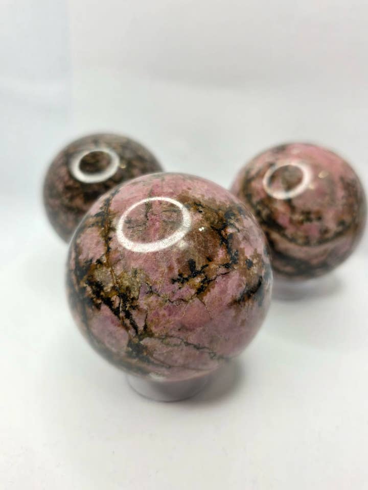 Sphères de Rhodonite 2,5" pour la vente par The Mystical Moons