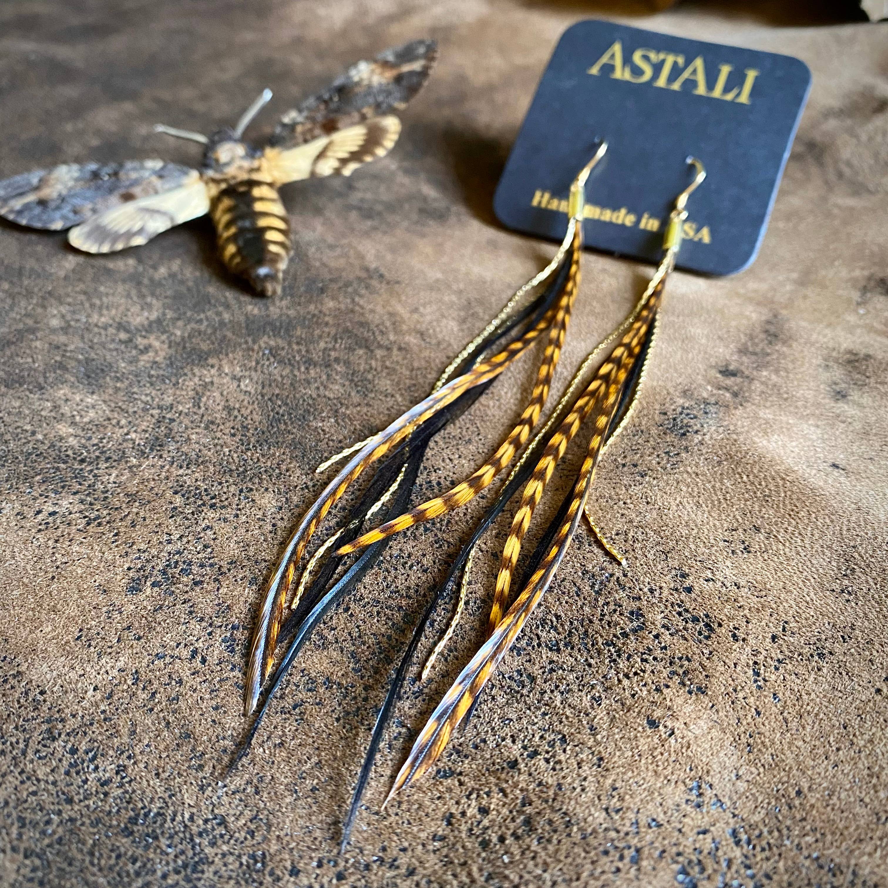 Amber Grizzly & Sort Mini fjerøreringe - Amber Grizzly & Sort/Guld, Boho for engroshandel på Faire4