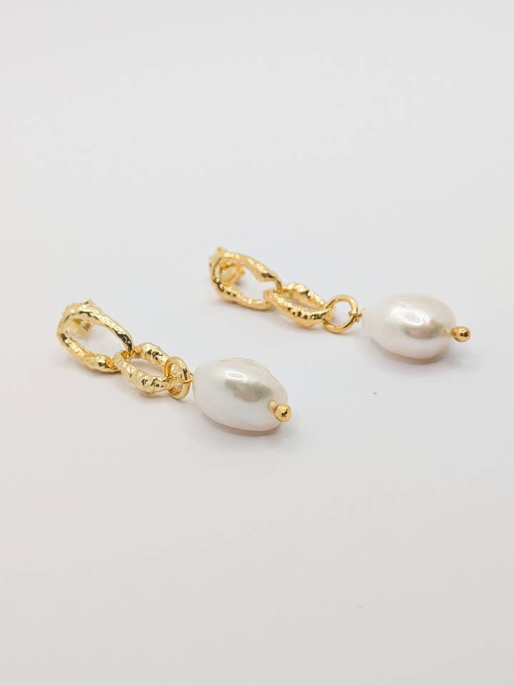 Gold Sandy Textured Chunky Chain Pearl Drop Earrings for wholesale by Another Mother